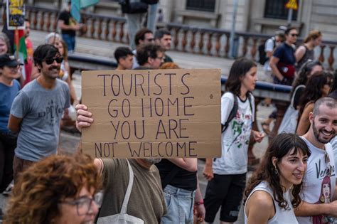 Proteste De Amploare La Barcelona Mpotriva Turismului Masiv Ajunge