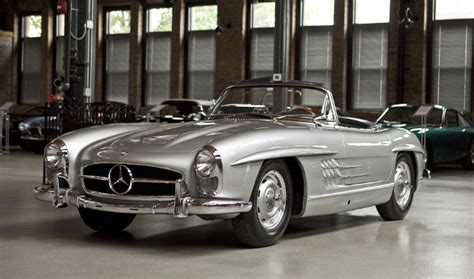 Mercedes-Benz 300 SL Roadster – The Vintage Legend Turns 60 This Year