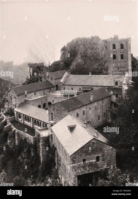 Abbaye de sant marti canigo Banque de photographies et dimages à haute