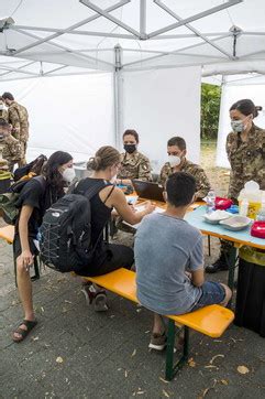 A Milano Esercito E Protezione Civile In Camper Per Vaccinare I Minorenni