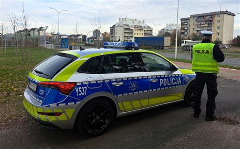 Nowe radiowozy w nowych barwach dla policjantów ruchu drogowego