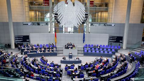 Mit Abbau der Agrarsubventionen Bundestag beschließt Haushalt 2024