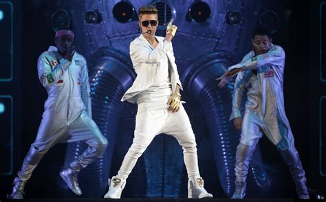 Justin Bieber - Best Dance Moves Ever | Top Entertainment News