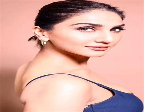 Vaani Kapoor Flaunts Her Curvy Figure In Blue Bodycon Dress See Hotness