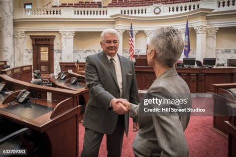 123,297 Politicians Shaking Hands Stock Photos, High-Res Pictures, and ...