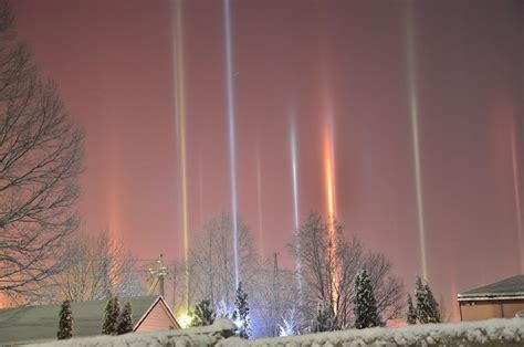 Photographer Captures Amazing Light Pillars In Northern Ontario (26 ...