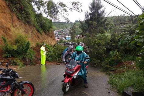 Jalur Cugenang Cianjur Longsor Pascagempa Polisi Alihkan Lalin Di Puncak