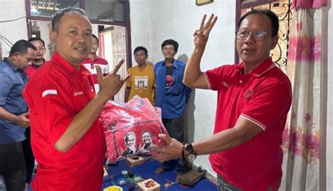 Gaspol Mingrum Gumay Bagikan Kaos Ganjar Mulai Dari Pac Hingga Ranting