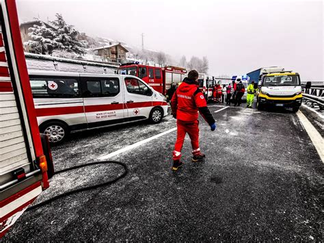 Maxi Tamponamento Sull A32 Torino Bardonecchia Due Morti LE FOTO