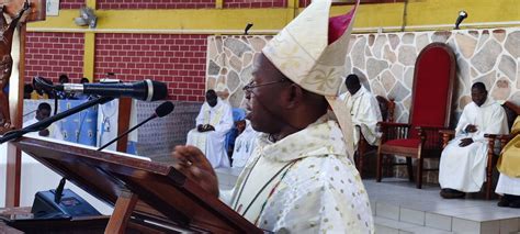 Homélie de Mgr Jacques LONGA la veille de Noël à la Cathédrale Saints