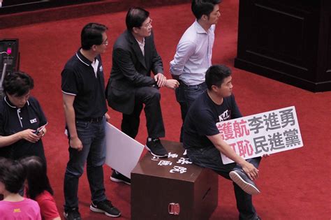 藍委推票匭砸水球也難擋 中選會主委李進勇人事案壓倒性過關 上報 焦點