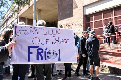 Se realizó un abrazo simbólico en la escuela Manuel Belgrano de La