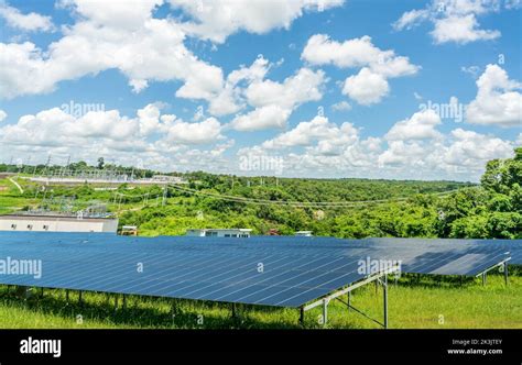 Photovoltaikkraftwerk Oder Solarpark Pv System Solarpark Und Gr Nfeld