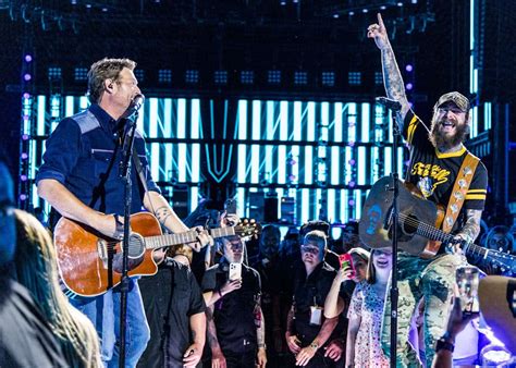 Watch Post Malone And Blake Shelton Surprise At Cma Fest With Pour Me