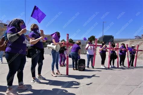 Piden Justicia Por Desaparecidas Y Feminicidios Frente A Oficinas De FGE