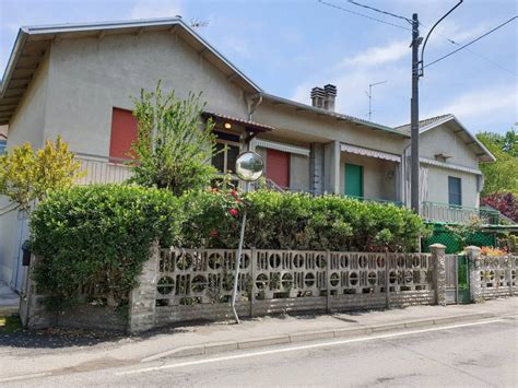 Vendita Villa Bifamiliare In Via Antonio Gramsci 64 Colorno Buono