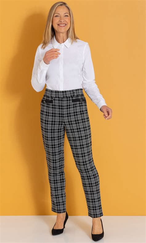 Anna Rose Pull On Check Trousers In Multi Klass