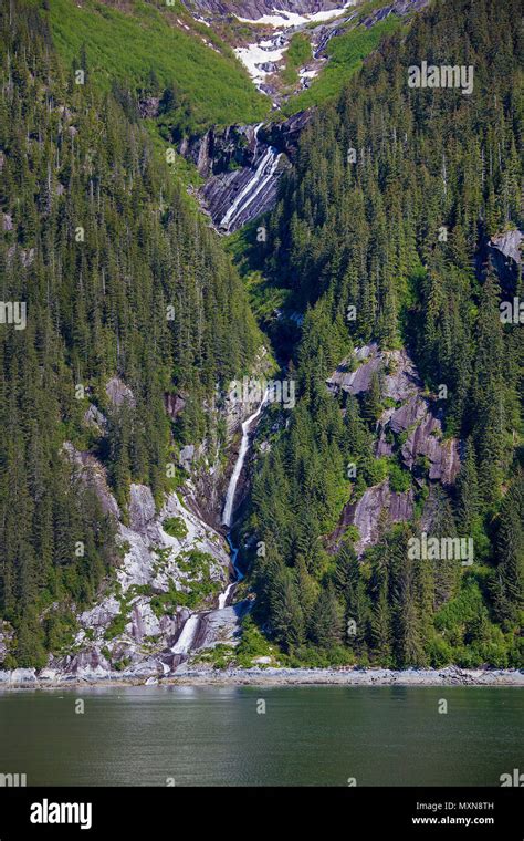 Wasserfall am Tracy Arm Fjord, Alaska, Nordpazifik, USA | Waterfall at ...