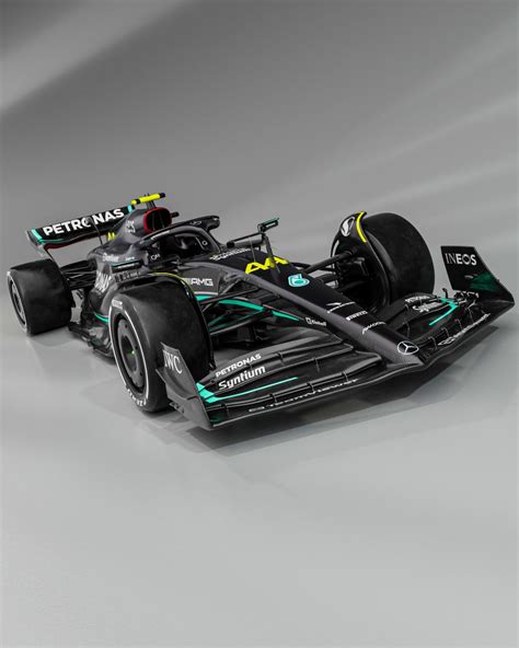 Mercedes Presenta El W Su Nuevo Monoplaza Para Temporada