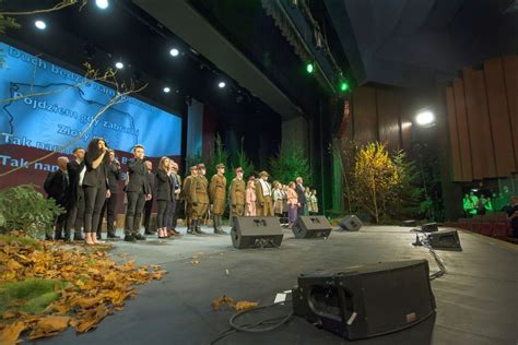 Poruszające widowisko Czas Superbohaterów w Kieleckim Centrum Kultury