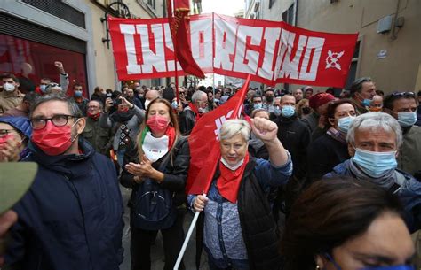 Il Grande Abbraccio Della Toscana Alla Cgil Lassalto Di Roma Un Atto