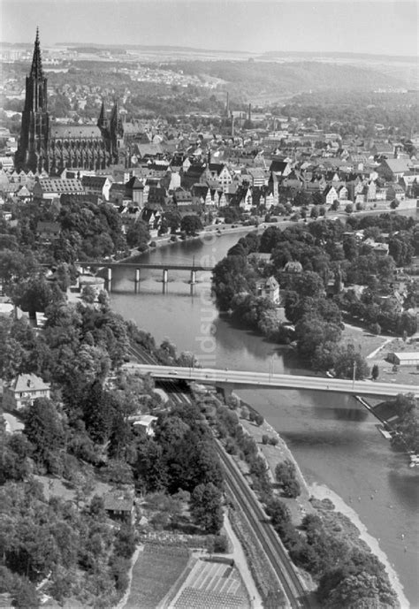 Luftaufnahme Ulm Stadtansicht Am Ufer Des Flu Verlaufes Der Donau Mit