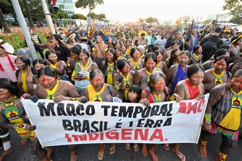 Des Autochtones Manifestent Brasilia La Veille D Un Proc S Crucial