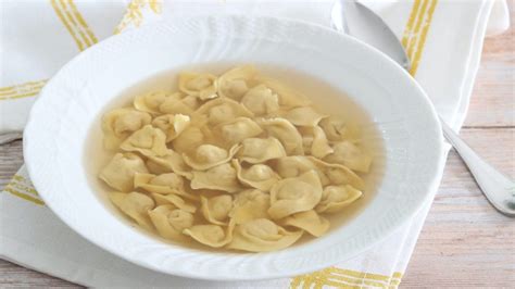 Cappelletti In Brodo La Ricetta Della Pasta Fresca Ripiena Ricca E Gustosa