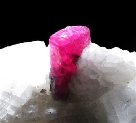 Ruby Fluorescent In Marble Ex Obodda Jegdalek Ruby Deposit Kabol