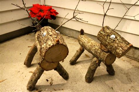 Easy DIY Wood Slice Reindeers!