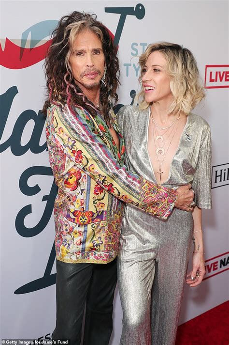 Steven Tyler 71 Plants A Kiss On His Girlfriend Aimee Preston 32