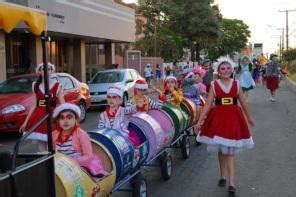 UM ENCANTO DE NATAL Desfile de Natal é atração nesta quarta na pinheiro