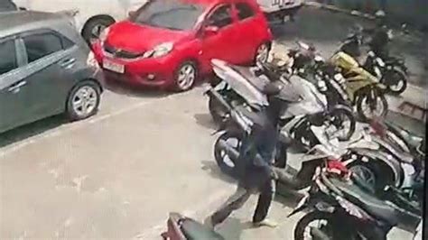 Aksi Pencurian Motor Di Cafe Bandar Lampung Terekam Cctv Korban Rugi