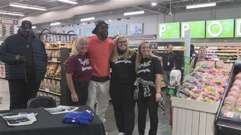 Buffalo Bills Shaq Lawson Holds Meet And Greet At Tops On Jefferson