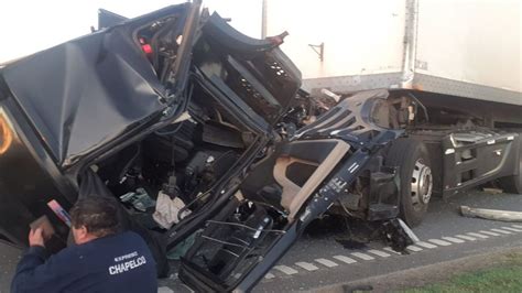 Fuerte Choque Entre Dos Camiones En La Autopista Rosario Santa Fe