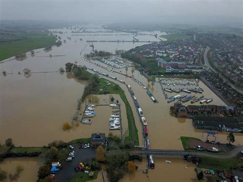 Picture gallery of Tewkesbury in the floods of November 2019 ...