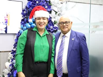 La Tesorería Nacional enciende su árbol de Navidad con un grupo