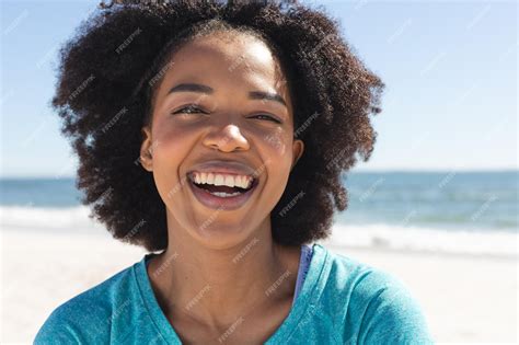 Premium Photo Portrait Of Happy African American Woman Looking At