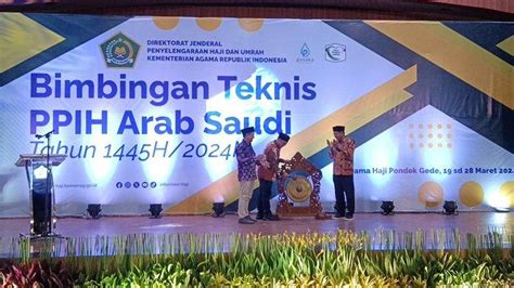 Buka Bimtek Petugas PPIH 2024 Wamenag Harap Pelayanan Haji Makin Baik