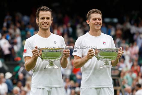 Wesley Koolhof Neal Skupskimit Dem Pokal Troph E Freude Emotion