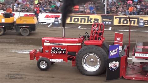 Hot Farm Tractors Pulling At The 2015 Scheid Diesel Extravaganza Pro Pulling League Youtube