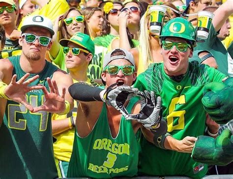 Pin By Leslie Rene On Love My Ducks Oregon Ducks Ncaa Football