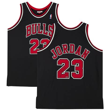 Is a Chicago Bulls fan dropping $40K on a Michael Jordan autograph?