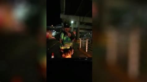 Video El momento en que carabinero disparó contra conductor Uber que