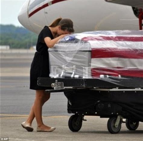 Combat Ptsd News Wounded Times Soldiers Wife Weeps Over Coffin At