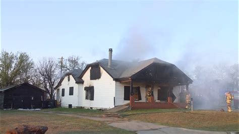 Oklahoma City Crews Investigate Cause Of Fire At Abandoned Home Youtube