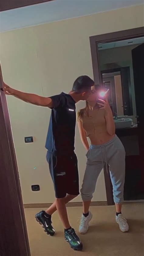 mirror selfie kiss Fotos lindas de parejas Sesión de fotos novios