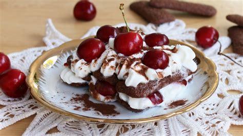 TIRAMISU YOGURT E CILIEGIE AL COCCO Ricetta Tiramisu Leggero