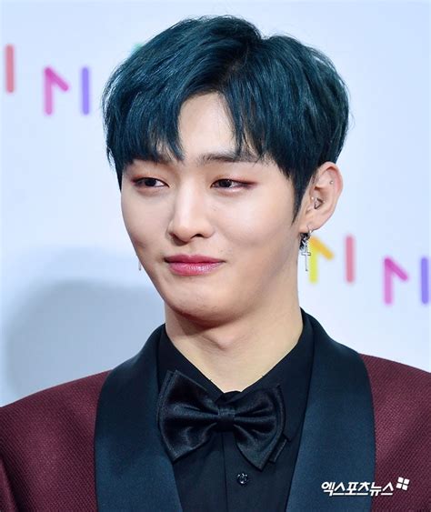 Wanna Ones Yoon Ji Sung Moves Everyone To Tears With Heartfelt Letter