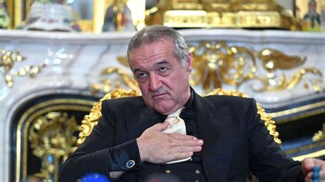 Un antrenor al FCSB dezvăluie cum dicta Becali schimbările din timpul